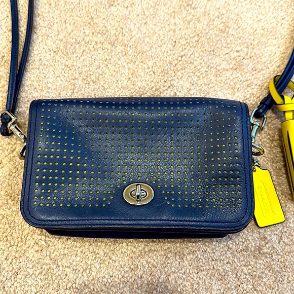 Coach crossbody bag in navy and yellow - Picture 3 of 6